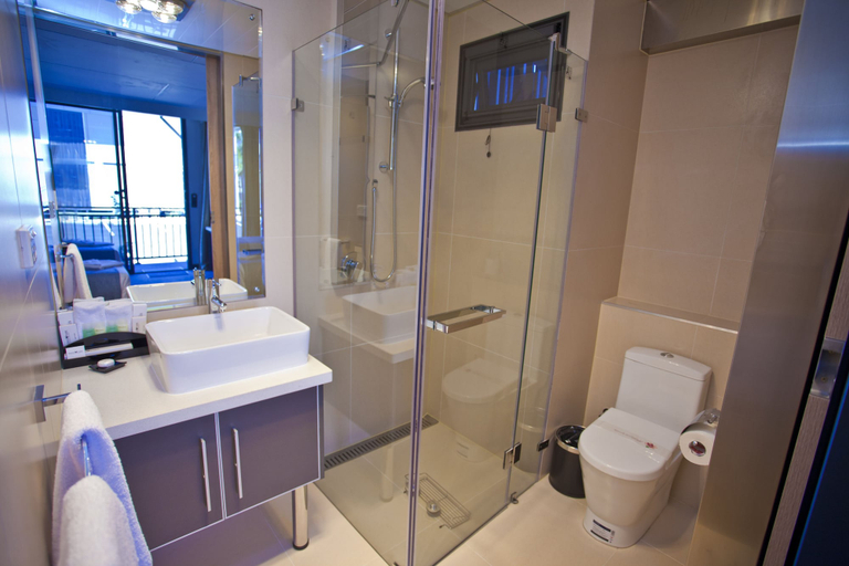 Bathroom 4, Kings Park, Chinchilla