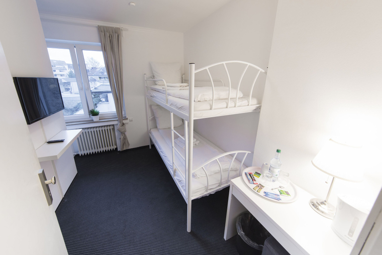 Bedroom 5, Berolina Haus, Düsseldorf