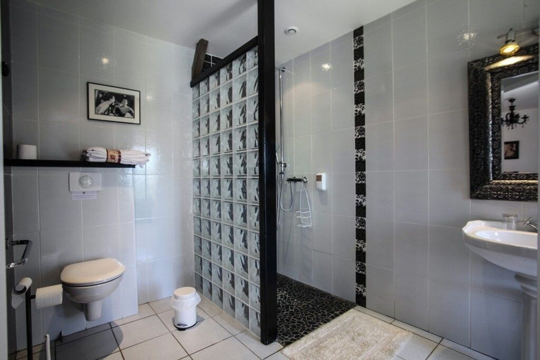 Bathroom 3, Domaine de la Rhonie, Dordogne