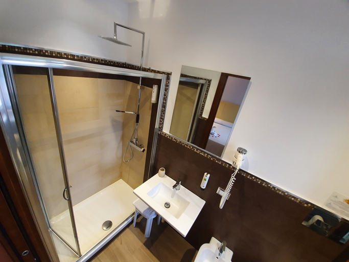 Bathroom 3, Resort San Nicola, Palermo