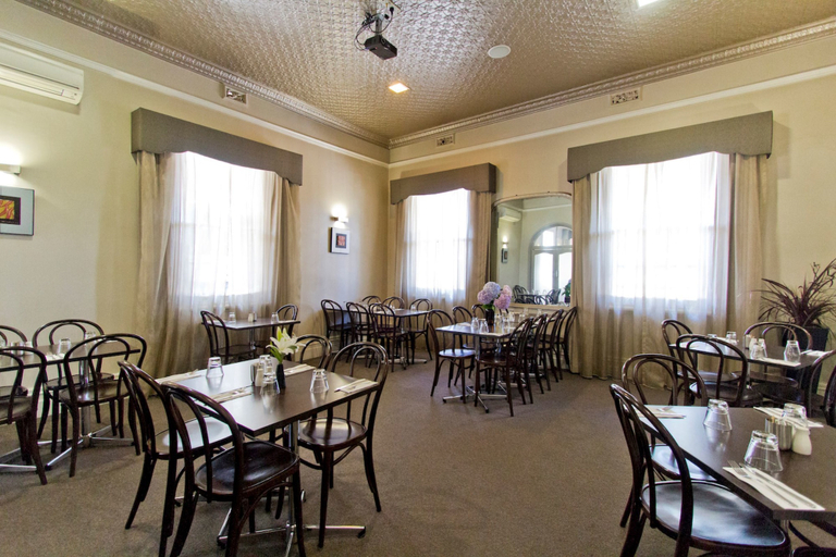 Food & Drinks 2, Deloraine Hotel, Meander Valley