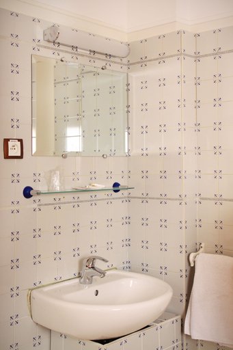 Bathroom 3, Hôtel Marignan, Paris