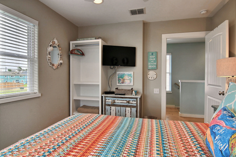 Bedroom 2, Endless Summer, Nueces