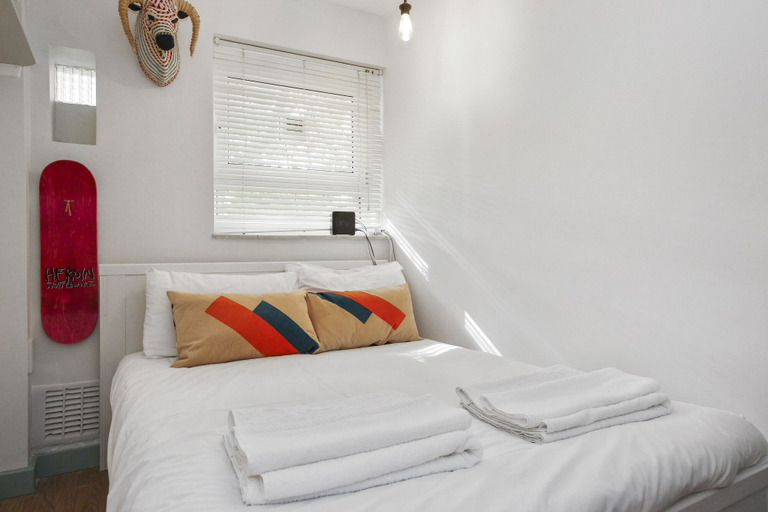 Bedroom 2, Stylish 1BR Next to Tower Bridge, London
