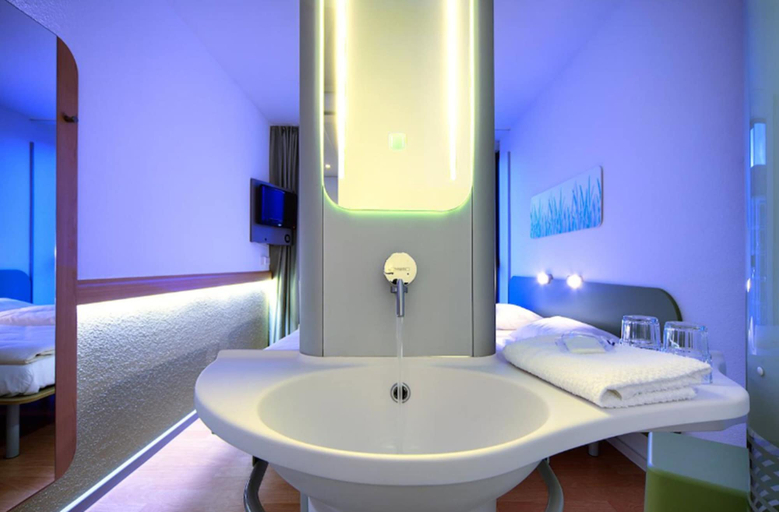 Bathroom 4, ibis budget Dresden City, Dresden