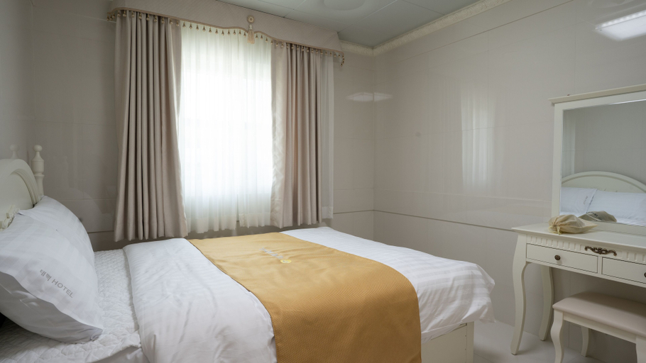 Bedroom 4, Taebaek Hotel, Taebaek