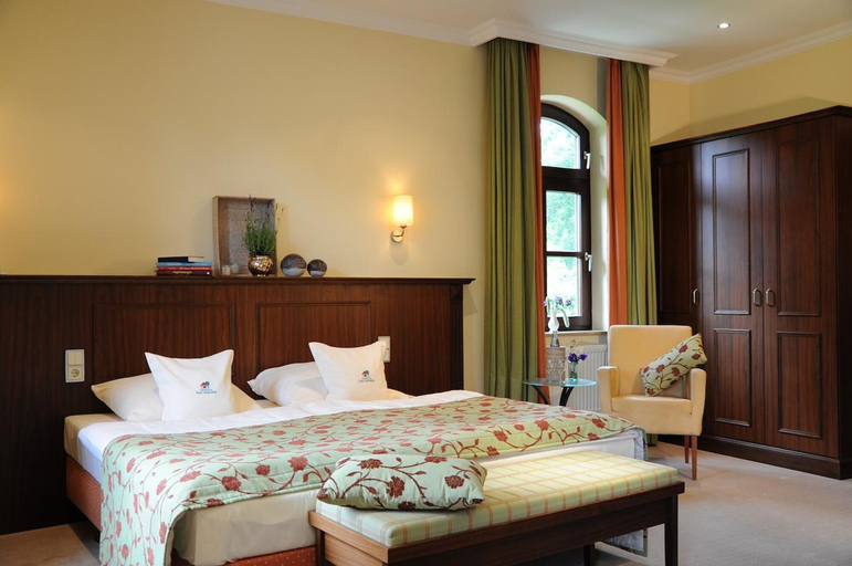 Bedroom 2, Landhaus Zum Lindenhof, Harburg