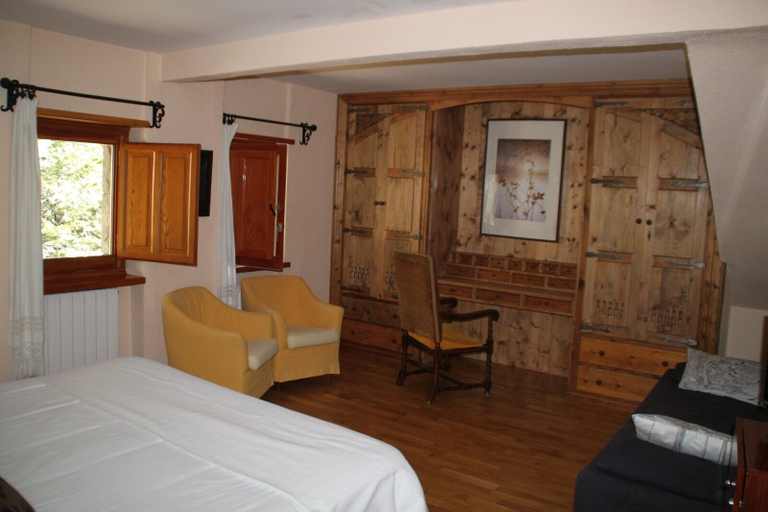 Bedroom 3, Hotel Vallibierna, Huesca