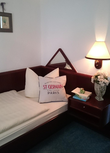 Bedroom 4, Hotel Froschkönig, Kassel
