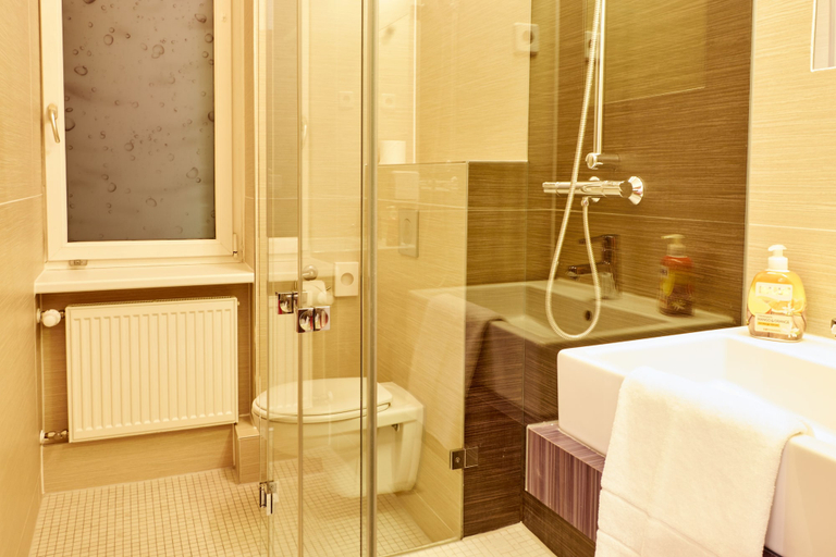 Bathroom 5, Ballhaus Berlin Hostel, Berlin