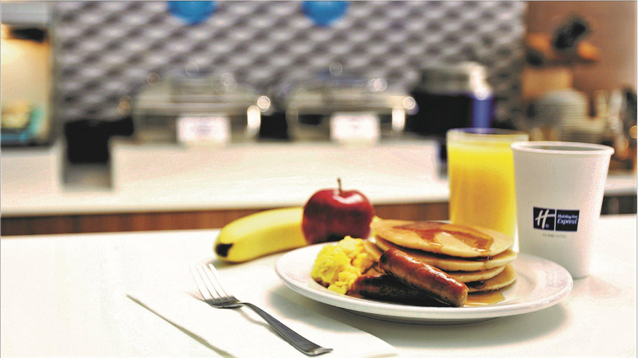 Food & Drinks 5, Holiday Inn Express Hotel & Suites Cedar Hill By IHG, Dallas