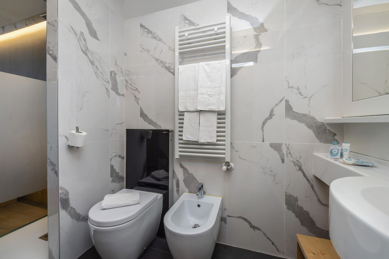 Bathroom 4, Hotel Piandineve, Brescia