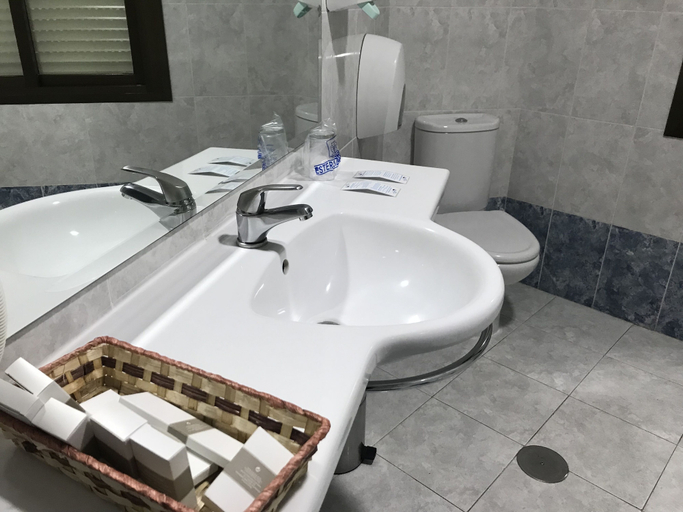Bathroom 3, Alfonso VIII, Cuenca
