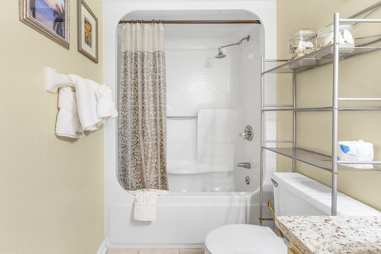 Bathroom 4, Buena Vista 503, Baldwin