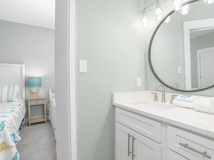 Bedroom 2, Amazing Grace East, Baldwin