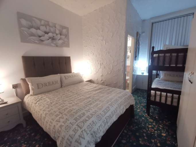 Bedroom 4, 6 Person - 1 - Bed Apartment in Blackpool, Blackpool