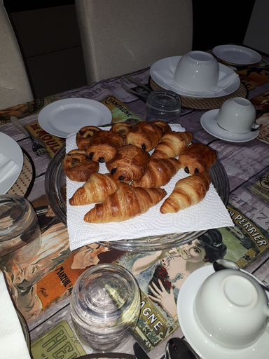 Food & Drinks, Fauzia B&B