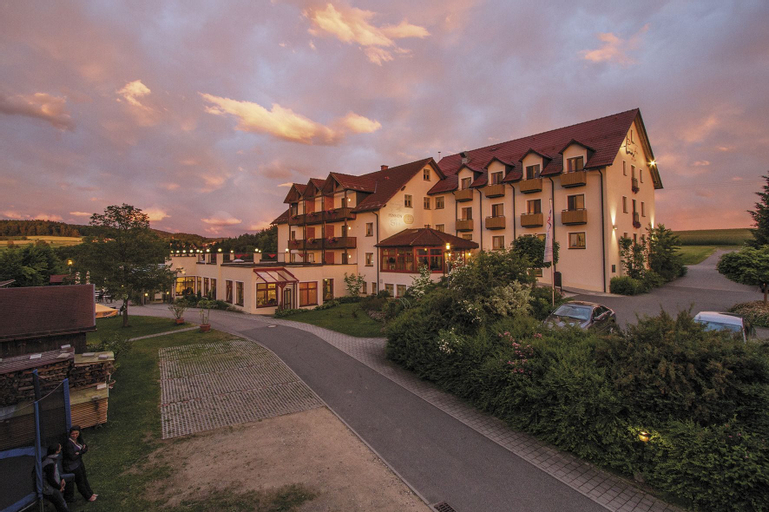 Exterior & Views 1, Panorama-Hotel Am See, Schwandorf