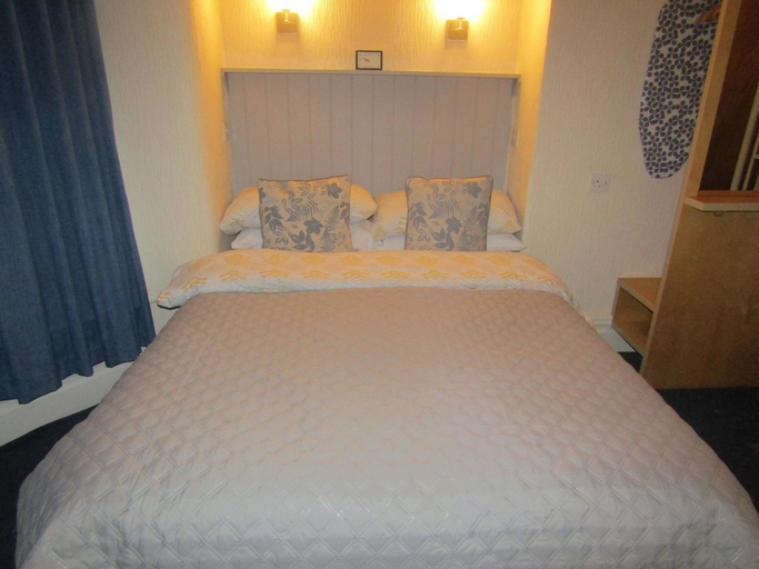 Bedroom 5, The Edelweiss, Blackpool
