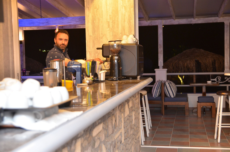 Food & Drinks 5, Blue Nest, South Aegean