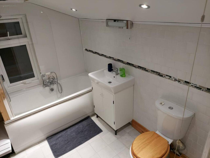 Bathroom 4, Beautiful 3-bed House in Chatham, Medway