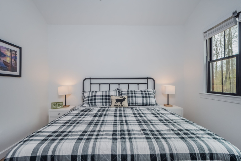 Bedroom 2, Penn Cove Dreams, Garrett