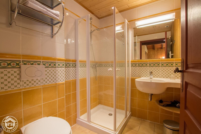 Bathroom 5, Le Bois des Louison, Haute-Savoie