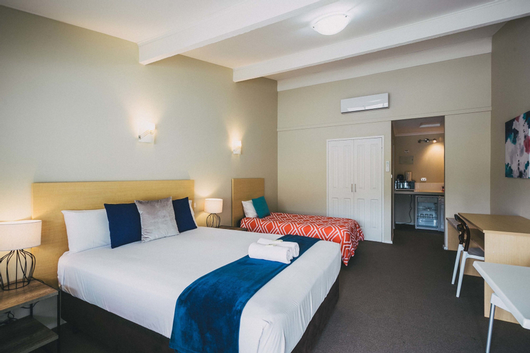 Bedroom 3, Six Degrees Motel, Albany