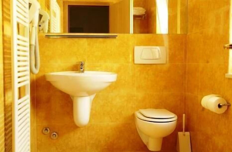 Bathroom 3, Al Caminetto, Trento