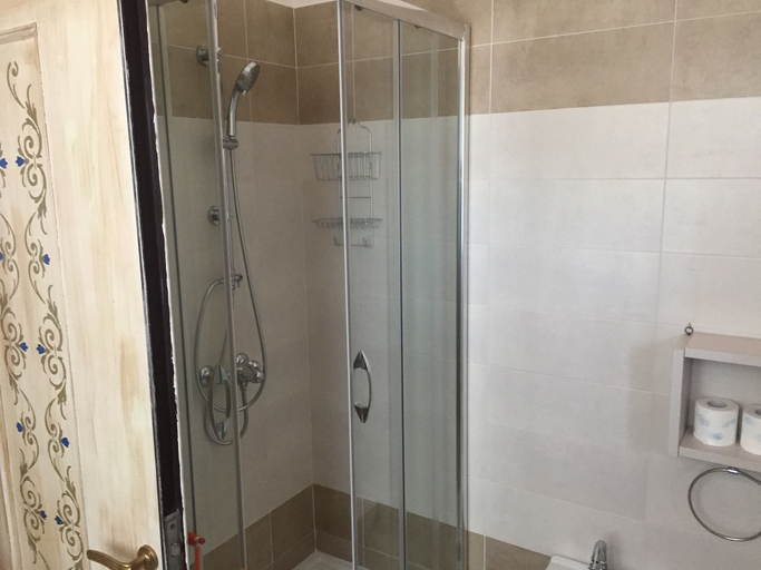 Bathroom 5, B&B Villa Alemi, Potenza