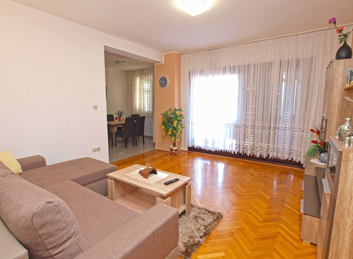 Others 5, Apartment 1424, Pula