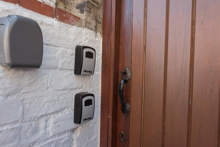 Others 5, Seafront Walk Garden Apartment, Kent