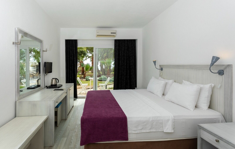 Bedroom 3, Charm Beach Hotel - All Inclusive, Bodrum