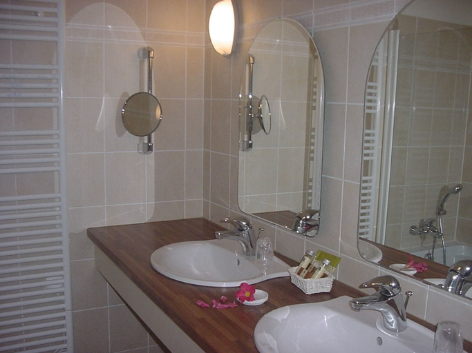 Bathroom 4, Hôtel Argi Eder, Pyrénées-Atlantiques