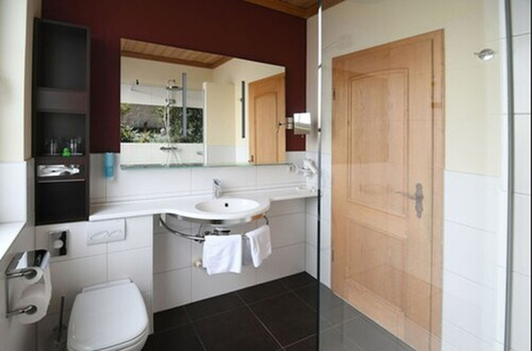 Bathroom 5, Hotel Wiesend, Tirschenreuth