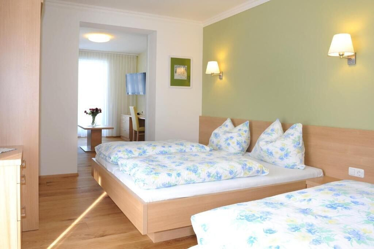 Bedroom 3, Pension Sommerauer, Hallein