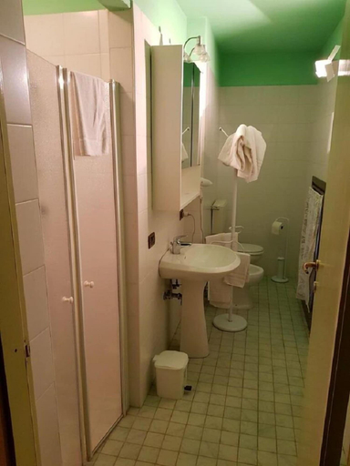 Bathroom 4, Barchessa Contarini, Padua