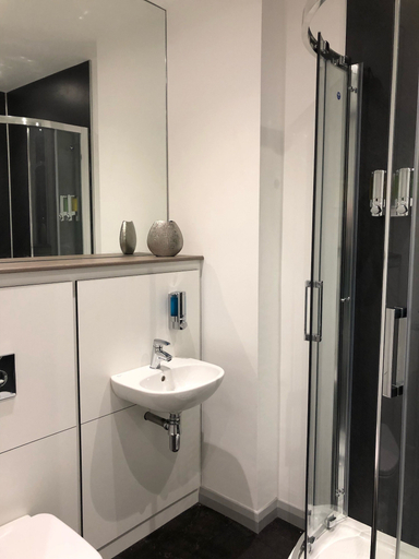 Bathroom 5, The Spires Serviced Apartments Cardiff, Cardiff