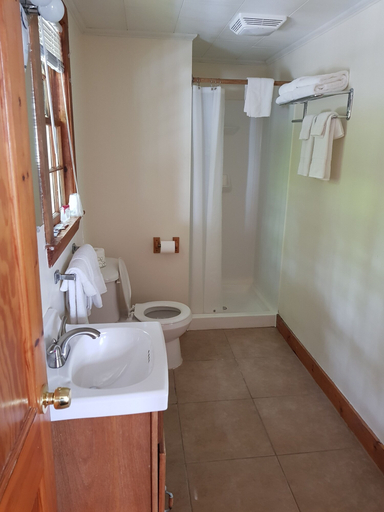 Bathroom 3, Franconia Notch Motel, Grafton