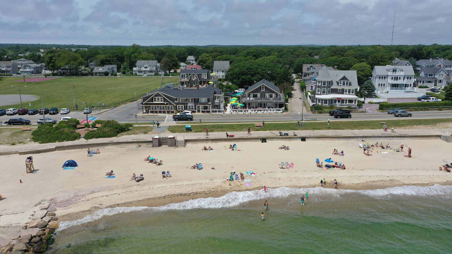 The Heights Hotel, Barnstable