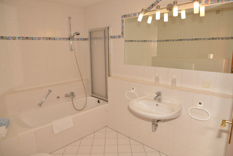 Bathroom 3, Appartementhaus Felicitas, Waldeck-Frankenberg