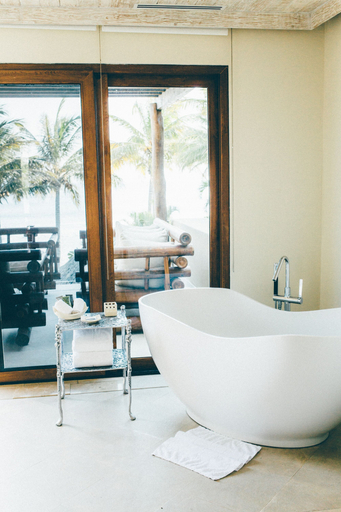 Bathroom 5, Mukul Resort, Tola
