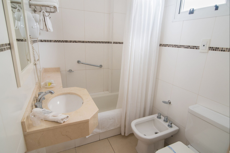 Bathroom 4, Gran Hotel Continental, General Pueyrredón