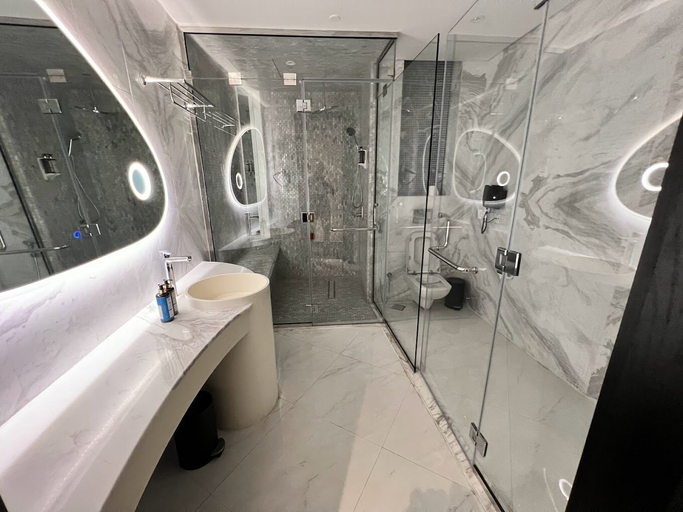 Bathroom 5, Century Marina Hotel Lusail, Lusail