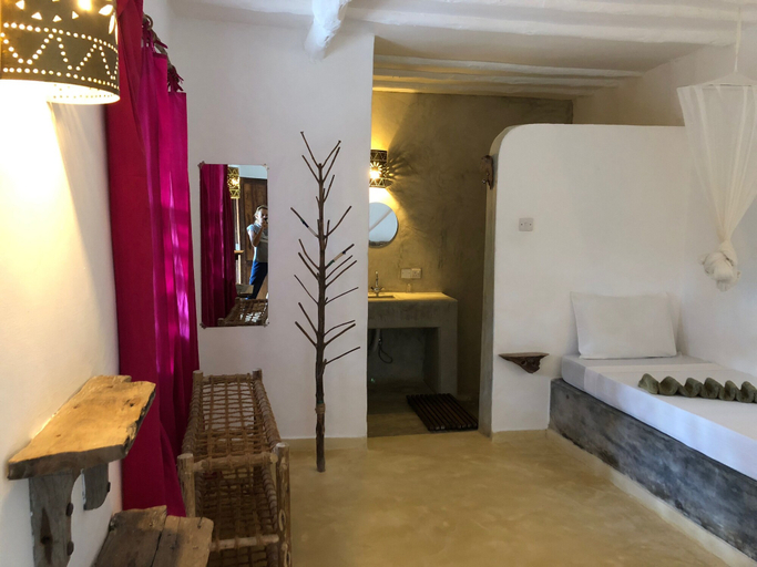 Others 4, Zanzistar Lodge, Kusini
