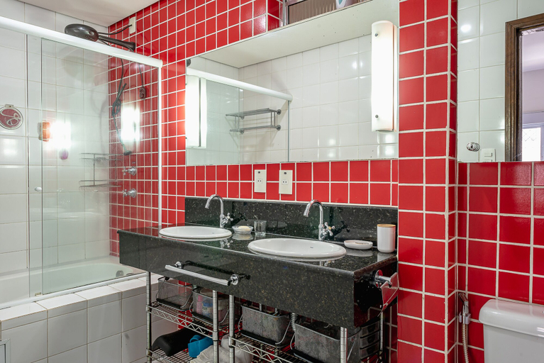 Bathroom 3, Ape tamanho família com garagem, São Paulo