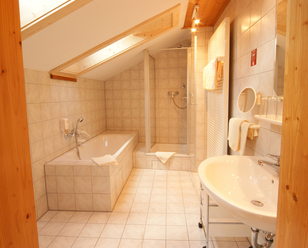 Bathroom 5, Hotel Brunner, Amberg