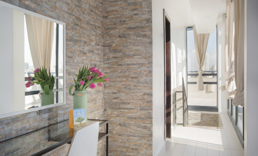 Bathroom 4, Shenkin Vilmar Apartments