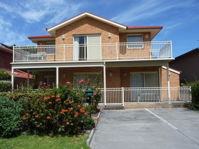 Exterior & Views 2, Angela's Beach Stays, Colac-Otway - South