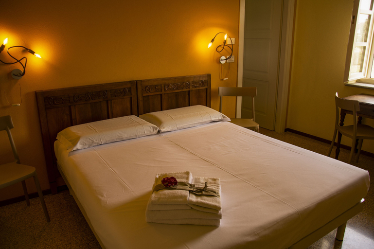 Bedroom 2, Cascina Ponchietta, Cuneo